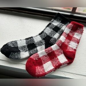 Women’s Old Navy set of two soft, checkered socks
